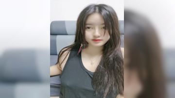 The best girl is here to save the wolf friend. The sexy and attractive big tits are kneaded by themselves and the tongue is stretched out to lick the wolf friend's big cock. The electric props are inserted into the pussy. Episode 02