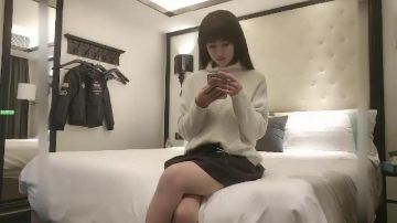 A dick tanhua made an appointment with a pretty girl in a white shirt and short skirt, kissed each other, touched each other, close-up deep throat blowjob, rode sideways and fucked hard