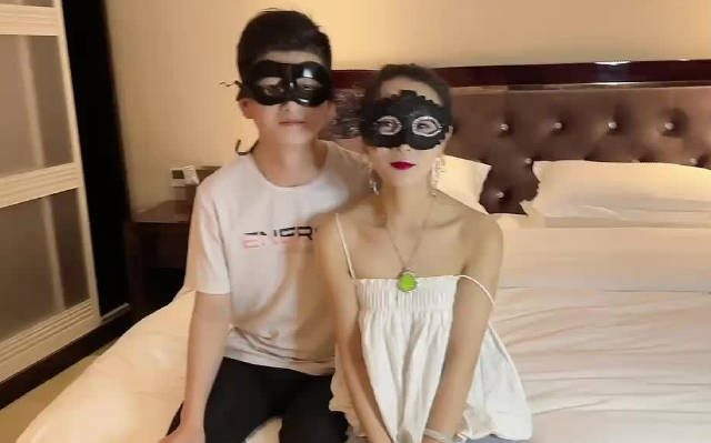 Sweetheart Vlog. The best cuckold: my lustful wife - Lijiang couple