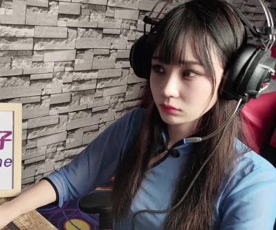 91 Eggplant. E-sports girl COS Xishi met with netizens but was unexpectedly shot inside
