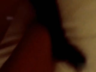 The 3P details of the stockings slut wife~ Two people took turns to fuck the sexy young woman in the red bellyband, and fucked her so hard that she screamed and squirted~