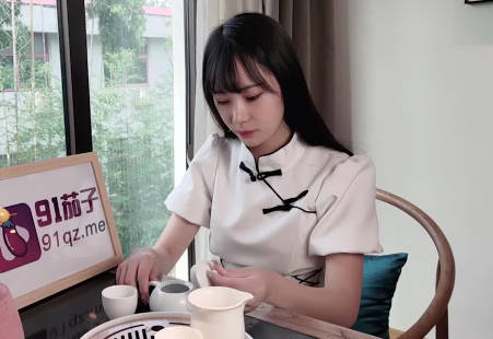 91 Eggplant. Face-to-face cumshot of a female netizen selling tea leaves - Tangtang