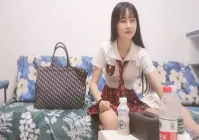 A tall and pink student girl, with a sweet and cute face and a little exotic, just went into the sea, the boy picked her up and hung her up, the kawaii moaning sound was too unbanned