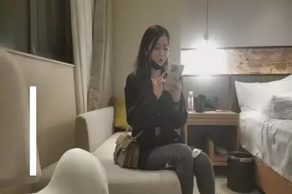 The dance department girl came out to spend the New Year on the spot and worked part-time on the back of her boyfriend. She had a slim waist, a perky butt, and beautiful legs. She was so happy that she climaxed.