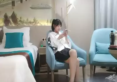 quiet girl with ponytails, close-up deep throat, hard and directly picked up to fuck, pulled her hands and hit from behind, the girl was fucked and moaned