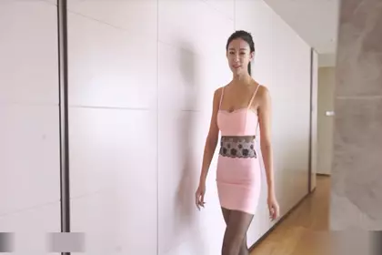The latest crowdfunding G brother boutique large scale platinum version black silk high heels model Bao Bao was obscenely forced by the photographer