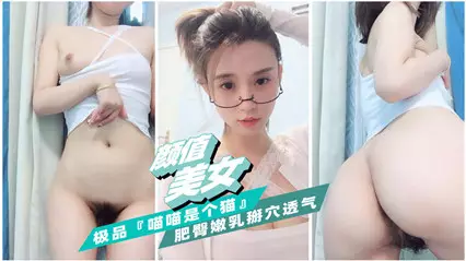 The best-looking internet celebrity Miaomiao is a slutty cat who spreads her pussy