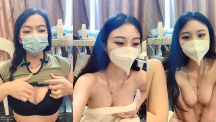A female college student who knows how to play makes money for abortion and asks a male technician to come to her home for service. Her girlfriend secretly filmed it and they had sex in the bathroom.