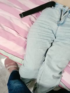 I just pulled three super pink student girls from school. In order to repay the loan, they sold their virginity and showed their faces. They were very hot and took turns to do 2V1 one after another.