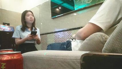 Female foot massage technician, massage flirting, half-service in a small dark room, grabbing breasts and kneading, essential oil hand job