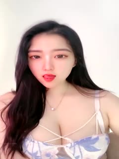 Super beautiful busty stunner, this breast is really hot and hot, the big breasts are all over the screen, the white tender meat is really want to lick it 1