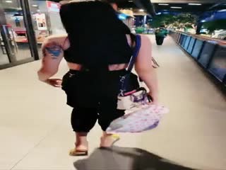 The best beautiful breast goddesses gathered in Thailand's Ai Fei, the latest hot spot, brought the beauty pageant lady to the mall to expose the male protagonist, the strange cock exploded and fucked the beauty pageant goddess fiercely