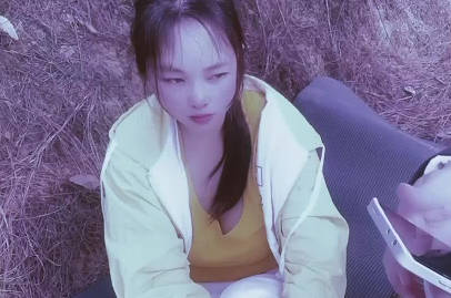 Lolita Club・Female college students lost their way in the outdoor activities with the group-Jia Luo