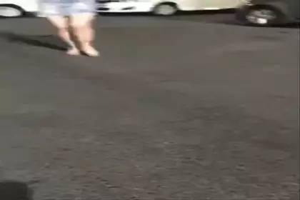 The dialogue is interesting. A loser man live broadcasts a massage at a bathing center. He picks up a young woman on the roadside. She goes back to the dormitory and fucks her. The sister looks so comfortable.