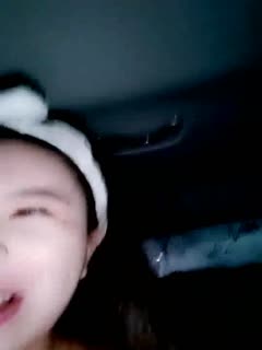 A beautiful and innocent girl with good looks met up with 3 netizens for a group sex. She was forced to eat a dick in the car. After she got home, she stripped naked and served 3 dicks at the same time. Mandarin!