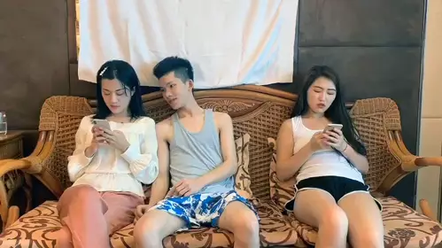 Shen Qiao's large-scale drama film in the living room of her bestie's house and her bestie's husband
