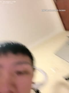 The girl is so pure and looks like Cecilia Cheung's chopstick-like legs when she first debuted