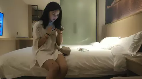 gc pony looking for flowers to fuck beautiful beauty deep throat blowjob after the impact ah ah scream fuck can not stand