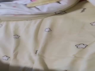 Sophomore student dancing small breasts beauty temptation sex hand put into the underwear to touch the breasts very obedient open crotch underwear open hole close-up first-person perspective after inserting and fucking herself with a vibrator