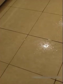 The powerful male anchor Si Ge took selfies at a hotel with a sexy prostitute wearing black stockings and red high heels. He fucked the dick in various positions until it became soft and then blew it hard and continued to fuck!