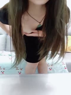 A girl with glasses who loves to eat lollipops, completely naked, masturbating with props inserted into her vagina, moaning in the first-person perspective, very sexy