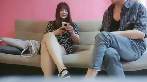 Tanhua newcomer's first scene with a chubby young woman, close-up perspective, touching her tits, deep throat, oral sex, fucking on the bed, raising her ass and fucking hard from behind