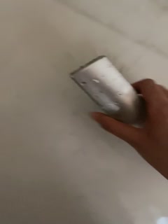 The caring boyfriend licked the pussy with his eyes blindfolded, and held the big dick with his hand and fucked hard with a condom, and then surrendered after a while