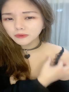 The new beauty finally took off her clothes, showing her whole face. Under the command of the wolf friend, she played with her tits. Her pussy was plump and juicy. She scratched it for the wolf friend to see and moaned. It was so sexy.