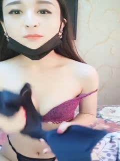 Beautiful girl rogue rabbit beer plug vagina spray water smoking difficult posture urination welfare show