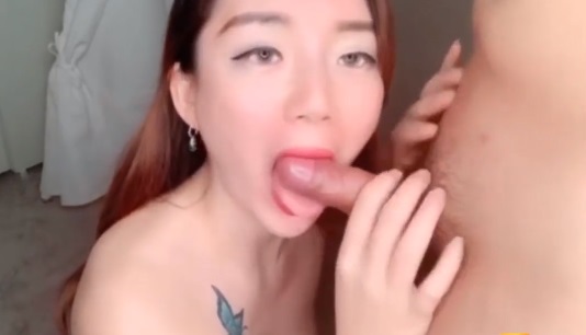Cute girlfriend has excellent oral skills and can't help but cum on her face