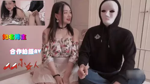 Taiwan busty young girl hooks up with a famous original blogger and takes a sex selfie