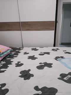 The best G-cup beauty! Super big tits~ [plain] black stockings and long legs~ big tits and beautiful buttocks~ top, fingers digging into the pussy and the pussy juice is flowing, the scream is really sexy!