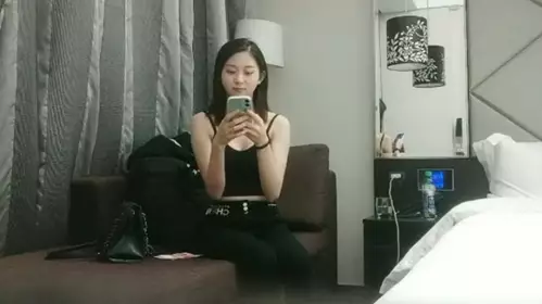 The young man who visited the flower shop made an appointment with a beautiful young lady to rub her pussy in the 69 position. She made a lot of water when she rode and pounded. The girl couldn't stand it.