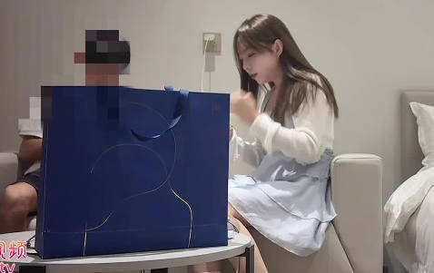 Caomei video original. The student girl who made an appointment with 3000 yuan kissed and then inserted it, it was really enjoyable