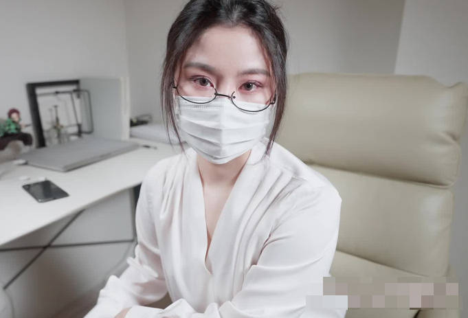 Nana, the teacher who gave her students footjobs to help them get good grades