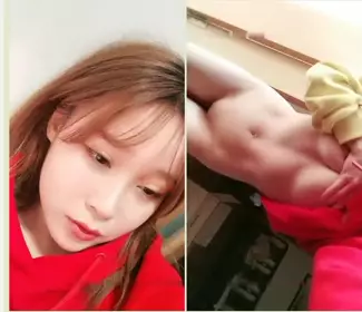 KIKI, a cute girl with short hair and high appearance, masturbates with props. Close-up of vibrating eggs plugged into her pussy, vibrating and cumming out. Very tempting and seductive. Don't miss it if you like it!