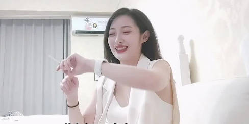 Xingba original. Make an appointment with a snow-white girl born in 2000-Xiaoyu