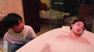 The KXG0002 brother of happy ghost media forcibly inserted his sister who was taking a bath.