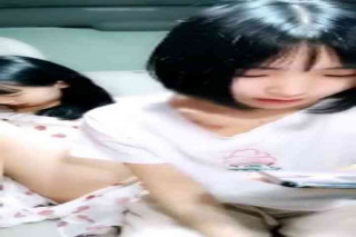 Two tender-looking 18-year-old girls after zero were taken turns to work in the back seat of the car by the social brother. They even smoked at an early age.