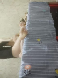 [Flower-visiting Foot Therapy Woman], I earned it tonight. It's worth it for beautiful legs. Beautiful little sister, gentle and obedient, can have any posture. A lot of dirty water is really worth it.