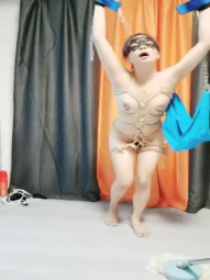 The wife and the young woman were trained by the handsome young man hotel, tied up the whole process of the game oral sex big cock, hung up electric shock Sao acupoint and tits, cool whole body shaking wonderful stimulation