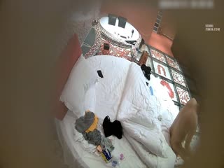 When a young and beautiful girl enters the company, she becomes the leader's little honey. She goes to the sex hotel to have sex and release. This lewd obedience, good figure, soft and plump, is too enjoyable.