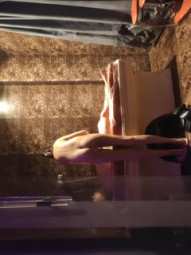 The female technician of the spa went to the clock to secretly photograph the customers for the whole process of service, pushing and grinding their buttocks on the water bed, switching to the bed for oral sex and licking cock, and finally shooting half a set of service.