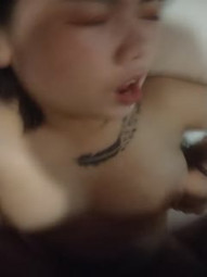 The first angle of view is to explore flowers. Fast food comes to the door to find a sister of lip nails. After the toilet is washed, the meat is big and the tits are big. After the first angle of view, the buttocks are pushed up and hit hard.