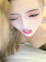 Super beautiful red bra beautiful young woman and fan hotel fight a peach blossom sweet face swallow essence mouth burst when shouting deeper and deeper