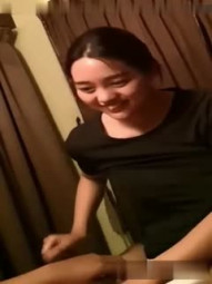 The professional method of pushing oil is getting better and better. Compared with the first progress, many cocks are not painful. Add some money to touch the little sister's tits and don't tell others!