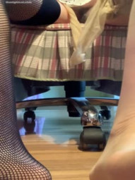 Twitter lascivious biology teacher [min er] white ice silk sexy pajamas Sao get posture, foot exchange crystal rod pumping powder hole a large amount of white pulp overflow 2