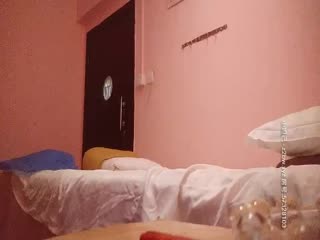 The village chief attacked the small club and found a big milk and fat female technician to take the lead and then went to the roadside health care beauty salon to find a massage woman to take pictures from a perfect angle in depth.