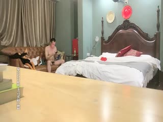 Hotel apartment high price net about peripheral height 160 lively and cheerful little beauty Yangyang service upper class thin milk big can't wait for the sofa began to be praised J8 is very big