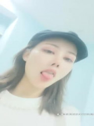 Susu is very happy with the high-value sister's home and the headgear male snapped, then drove the wild to have fun, stood in the bellyband, and went home to masturbate with cucumbers-B